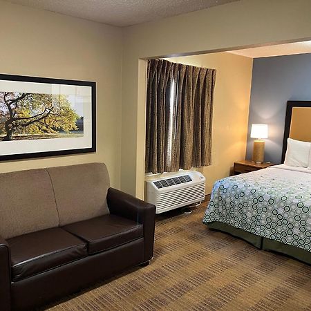 Hometowne Studios And Suites By Red Roof Greensboro Esterno foto