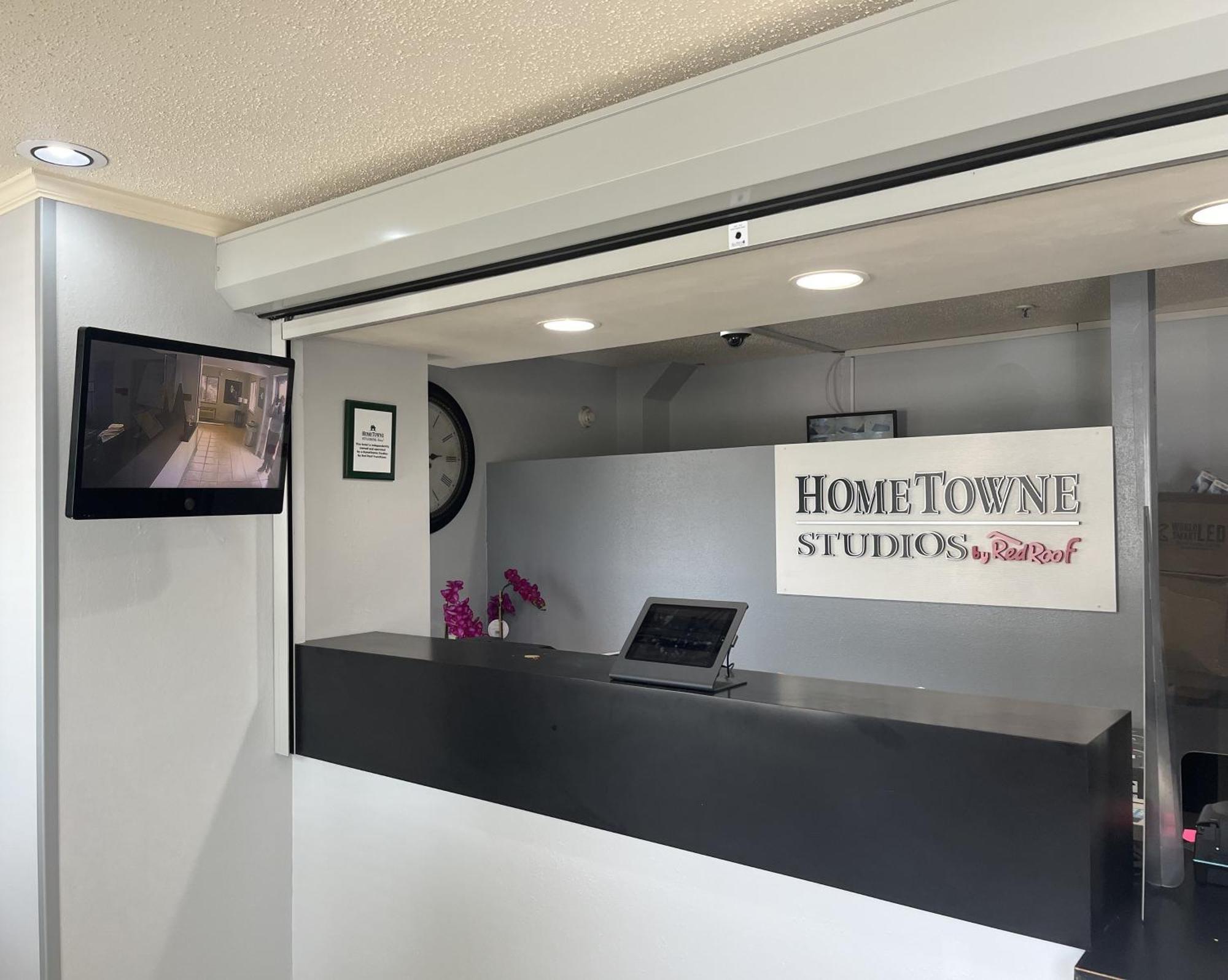 Hometowne Studios And Suites By Red Roof Greensboro Esterno foto