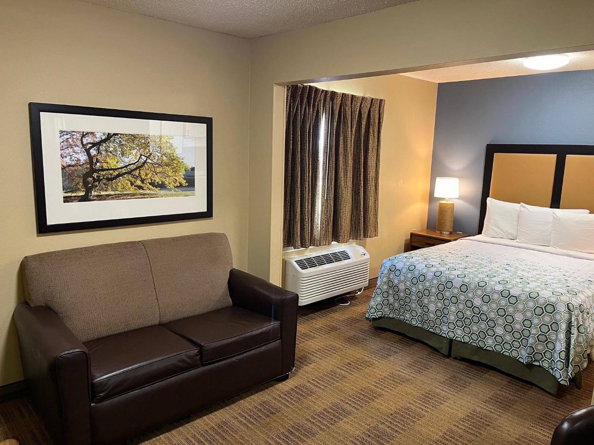 Hometowne Studios And Suites By Red Roof Greensboro Esterno foto