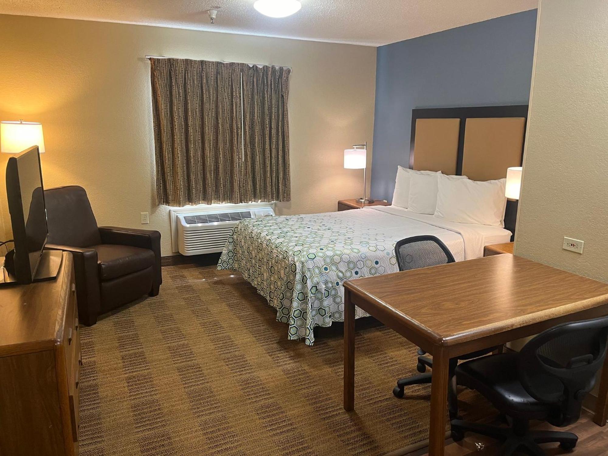 Hometowne Studios And Suites By Red Roof Greensboro Esterno foto