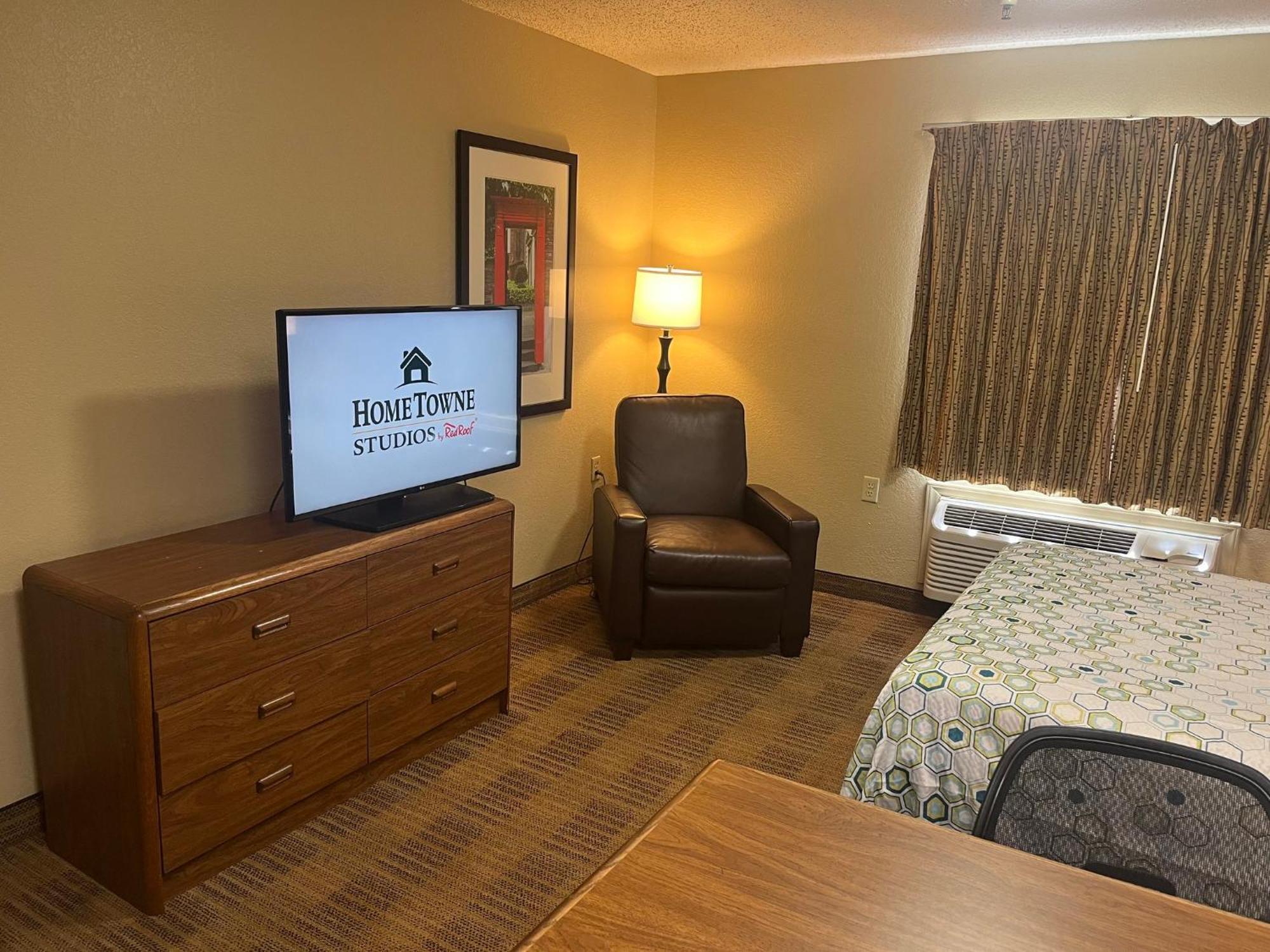 Hometowne Studios And Suites By Red Roof Greensboro Esterno foto