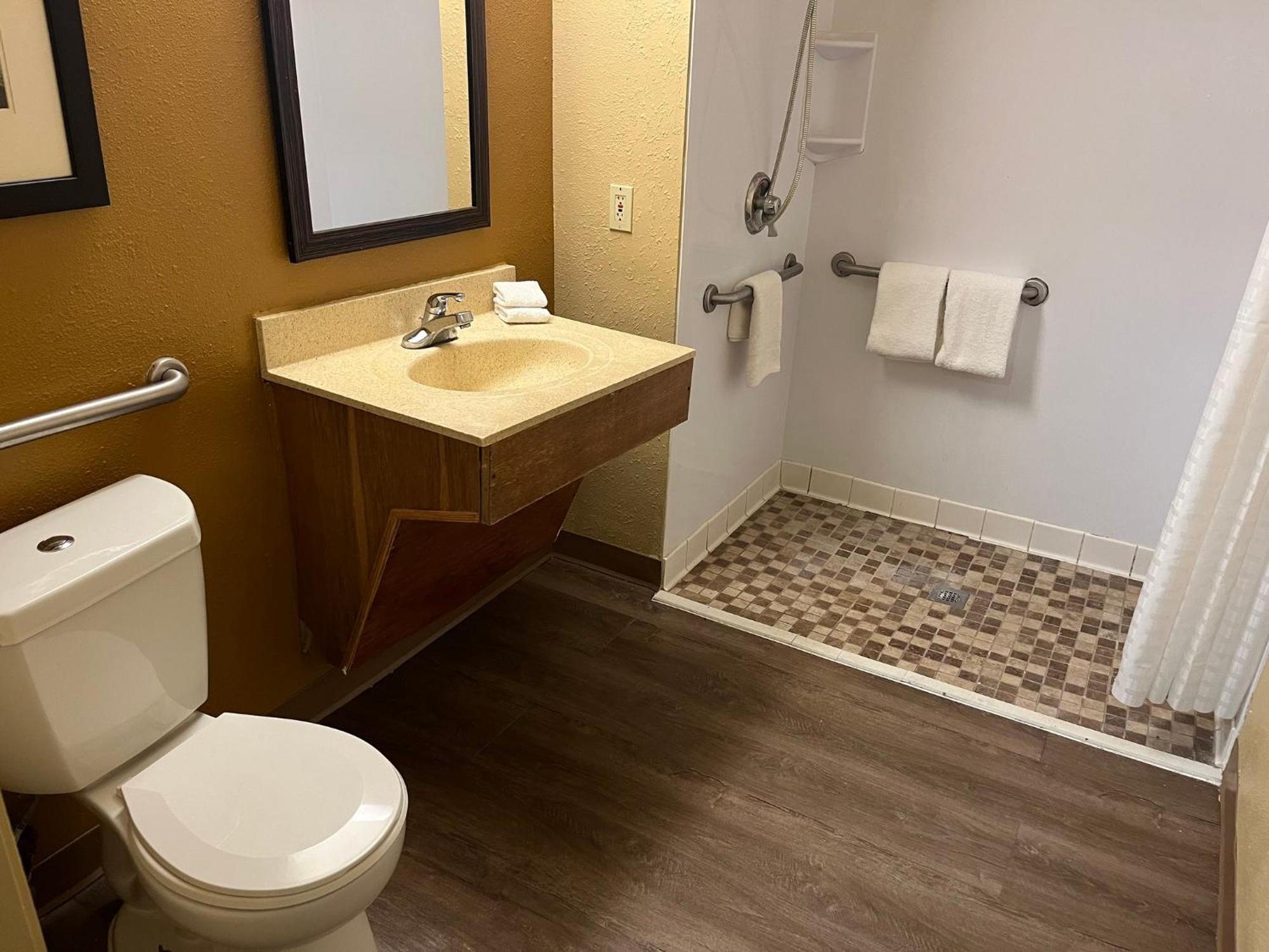 Hometowne Studios And Suites By Red Roof Greensboro Esterno foto
