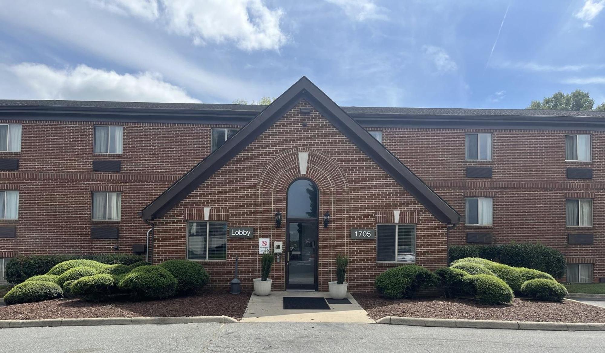 Hometowne Studios And Suites By Red Roof Greensboro Esterno foto