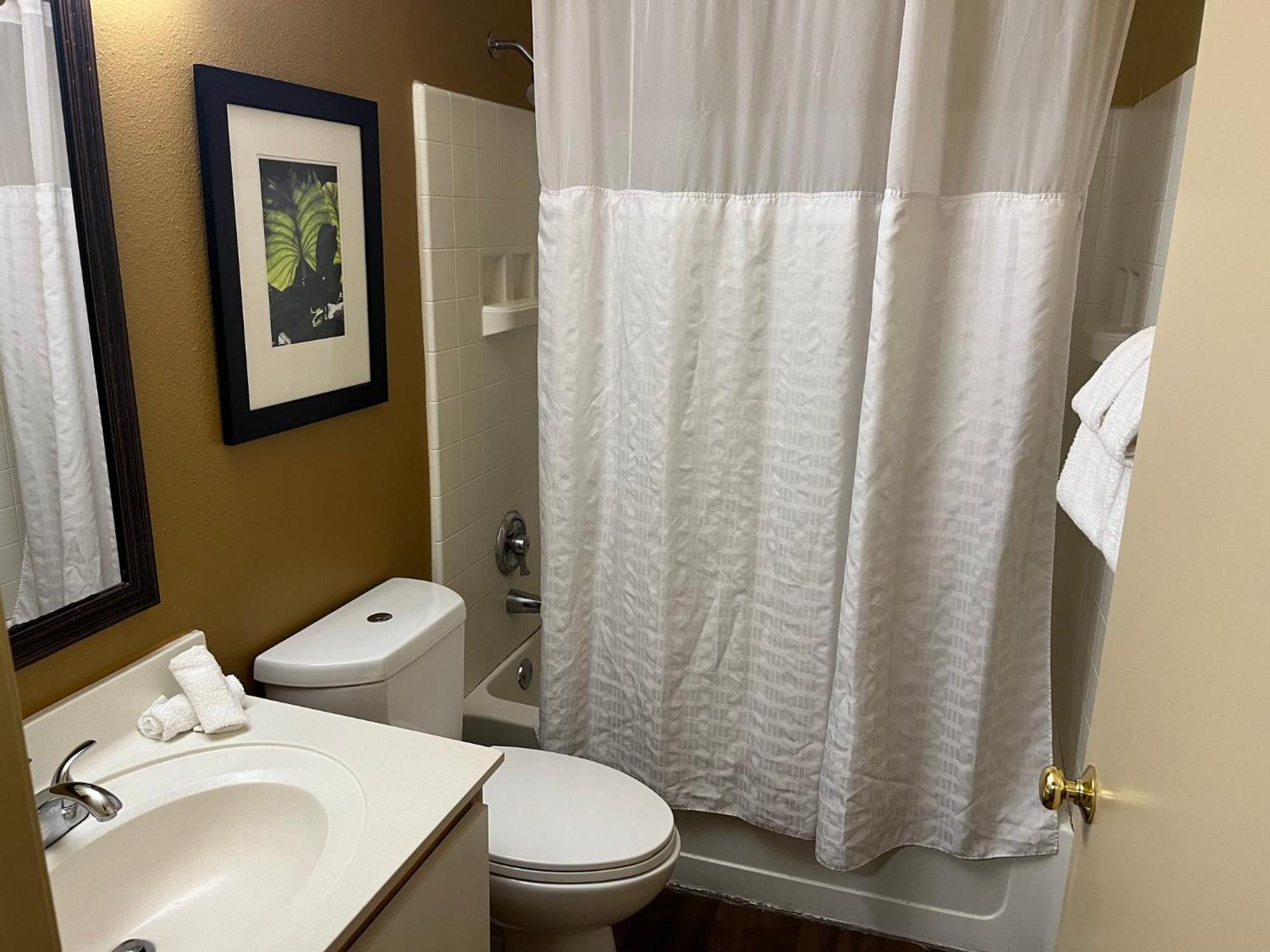 Hometowne Studios And Suites By Red Roof Greensboro Esterno foto