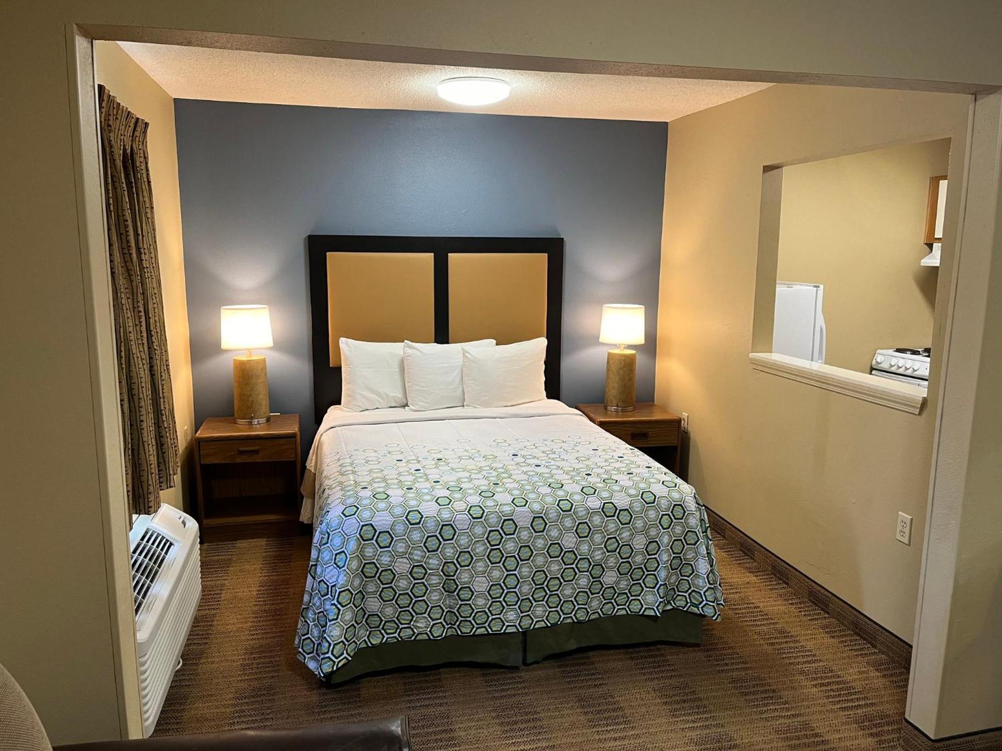 Hometowne Studios And Suites By Red Roof Greensboro Esterno foto