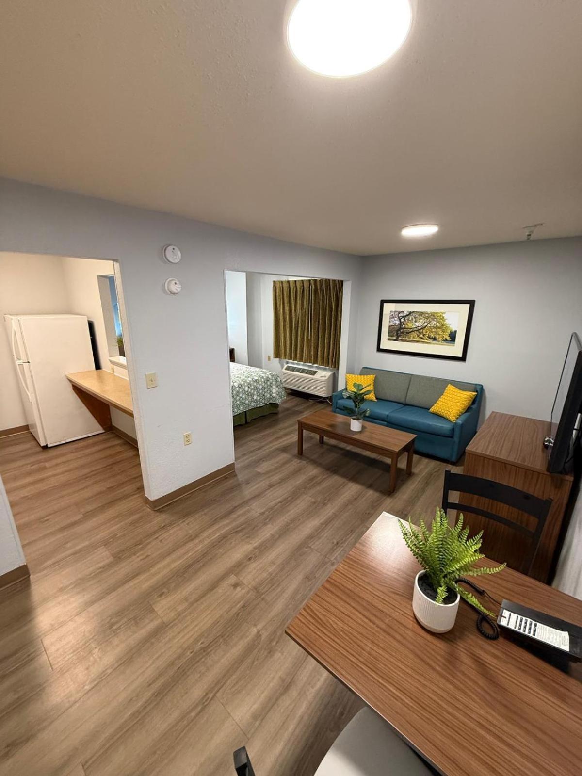 Hometowne Studios And Suites By Red Roof Greensboro Esterno foto