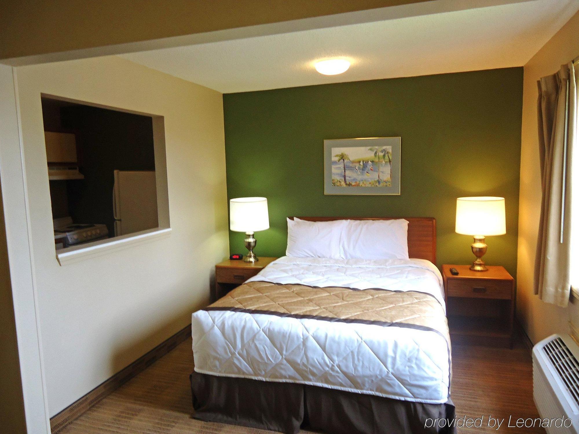 Hometowne Studios And Suites By Red Roof Greensboro Esterno foto
