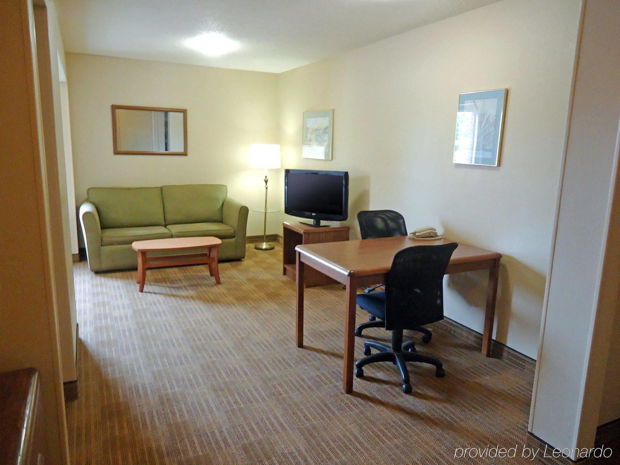 Hometowne Studios And Suites By Red Roof Greensboro Esterno foto