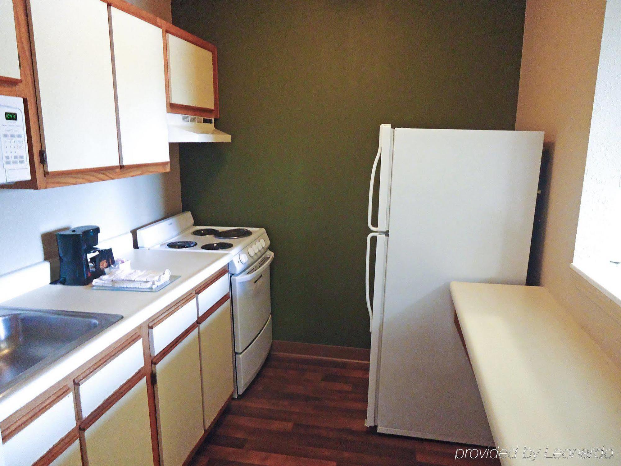Hometowne Studios And Suites By Red Roof Greensboro Esterno foto
