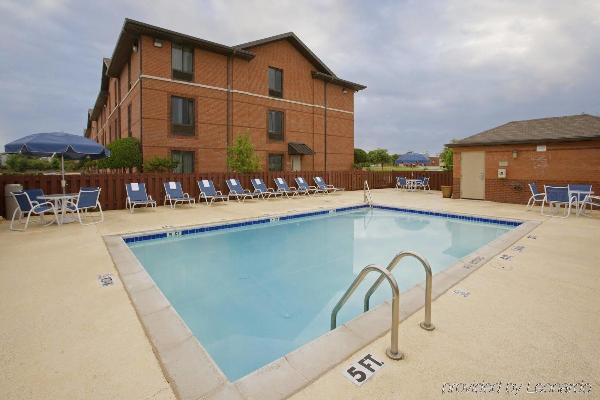 Hometowne Studios And Suites By Red Roof Greensboro Esterno foto