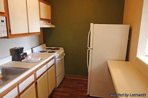 Hometowne Studios And Suites By Red Roof Greensboro Esterno foto