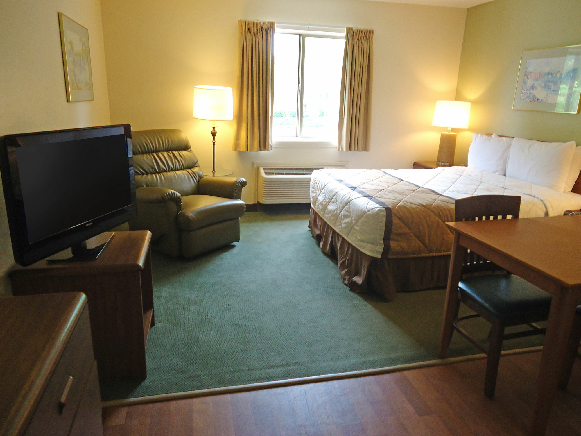Hometowne Studios And Suites By Red Roof Greensboro Esterno foto